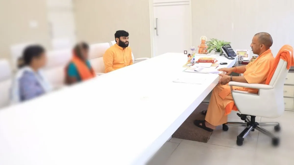 ayodhya-rape-case-so-post-incharge-suspended-after-police-negligence-comes-to-fore-cm-yogi-meets-victims-family